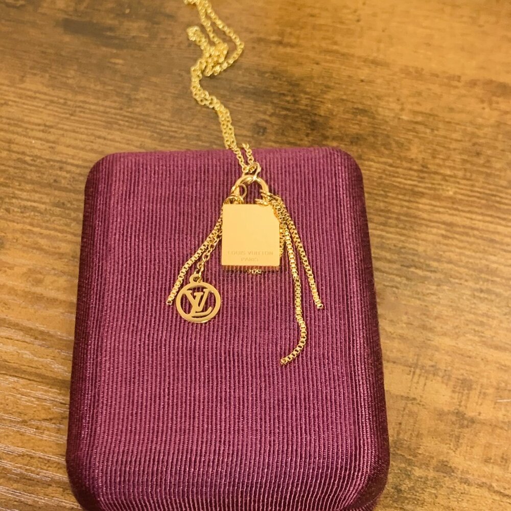 Louis Vuitton Neclace - Picture 5 of 7